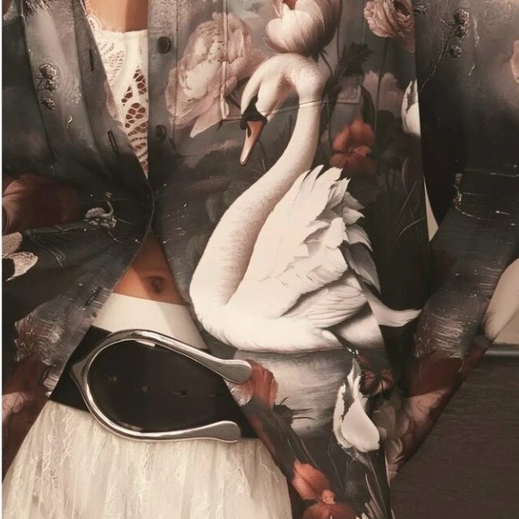 ANTHROPOLOGIE Brielle Button Down Blouse SWAN PRINT Sold Out! - Picture 3 of 5